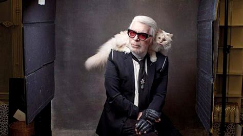 diseñador de chanel|¿Quién era Karl Lagerfeld y qué le convirtió en un .